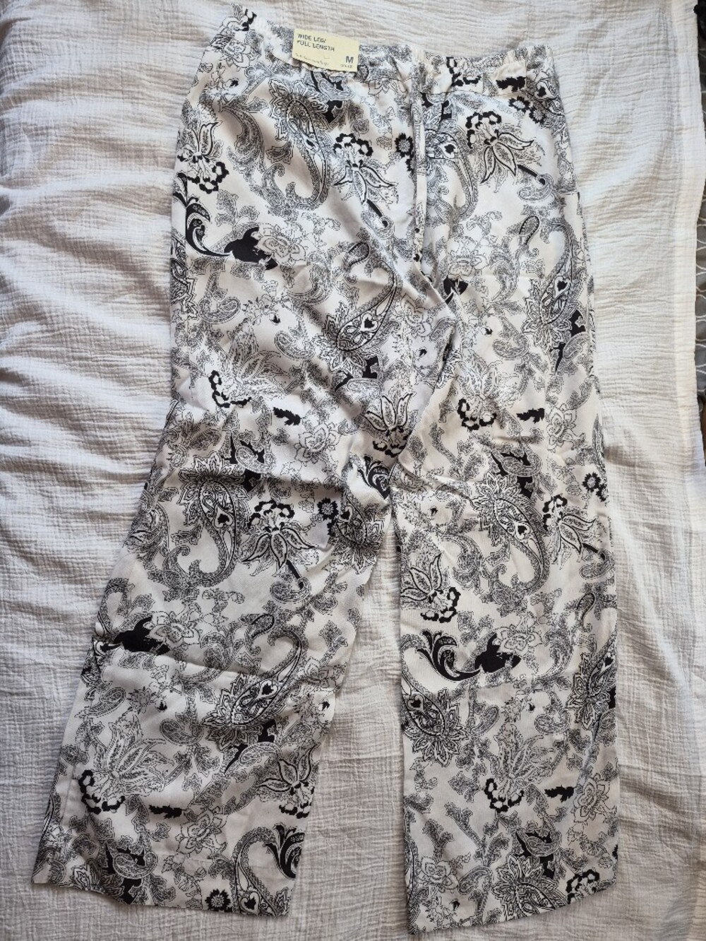 NWT Soft Surroundings Black and White Paisley Palazzo Pants, Size 10/12 (Med.) - Picture 12 of 13